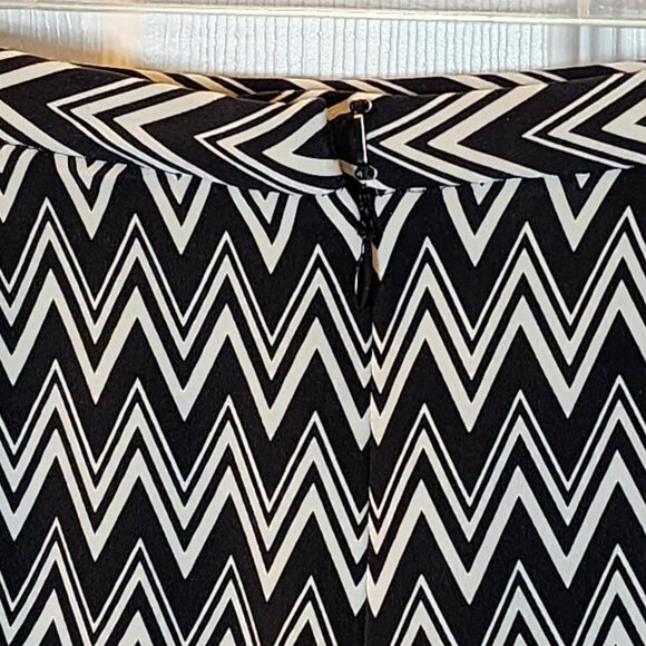 Oscar de la Renta Silk Chevron Pencil Skirt 10 | 100% Silk | Black/White - Picture 6 of 7